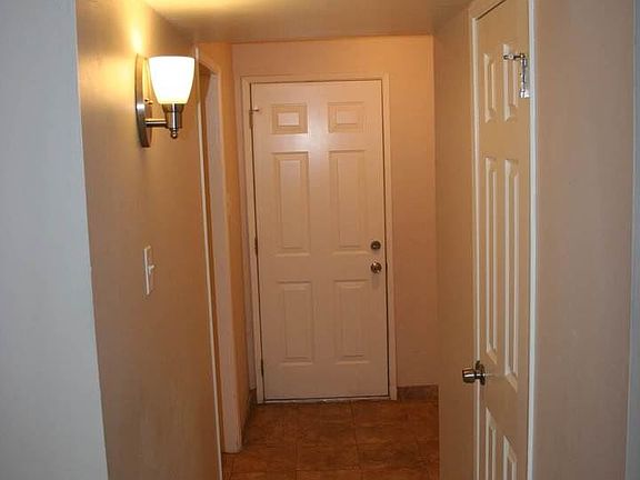 3rd image of 712 Knotts St APT D