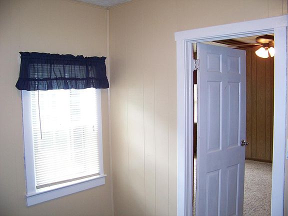 Small bedroom / no closet