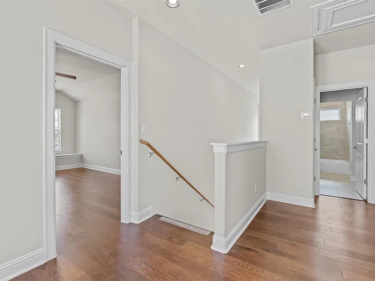 205 Riverhill Cv — Photo 23