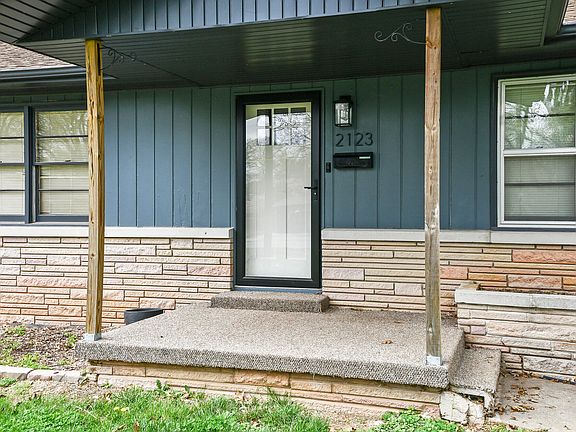 3rd image of 2123 S Prairie Lane