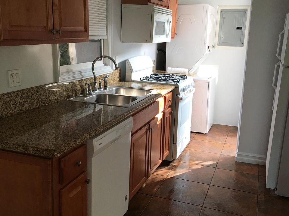 1st image of 1526 Echo Park Ave