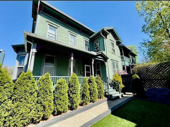 127-129 Thompson St, Springfield, MA 01109