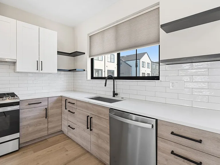 Bloom Street Townhomes — Photo 41