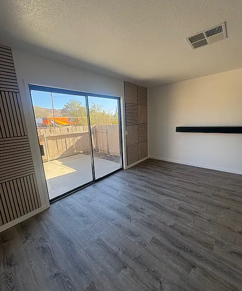 SLIDING DOORS TO PATIO!