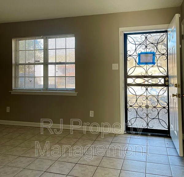 4211 Lansdowne Dr — Photo 4