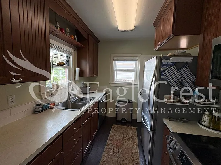 1031 N Clinton St — Photo 19