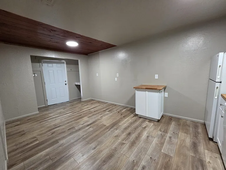 201 E Ellery Ave #3 — Photo 2