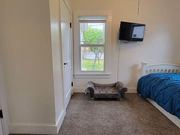 3rd image of 1015 N K St