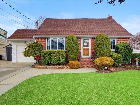 75 Tyrconnell Avenue, Massapequa Park, NY 11762