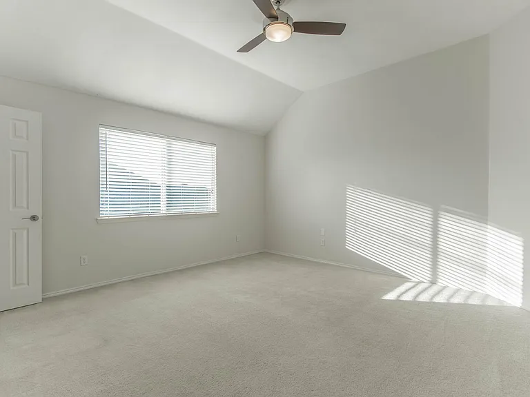1521 Hidden Cove Ct — Photo 25