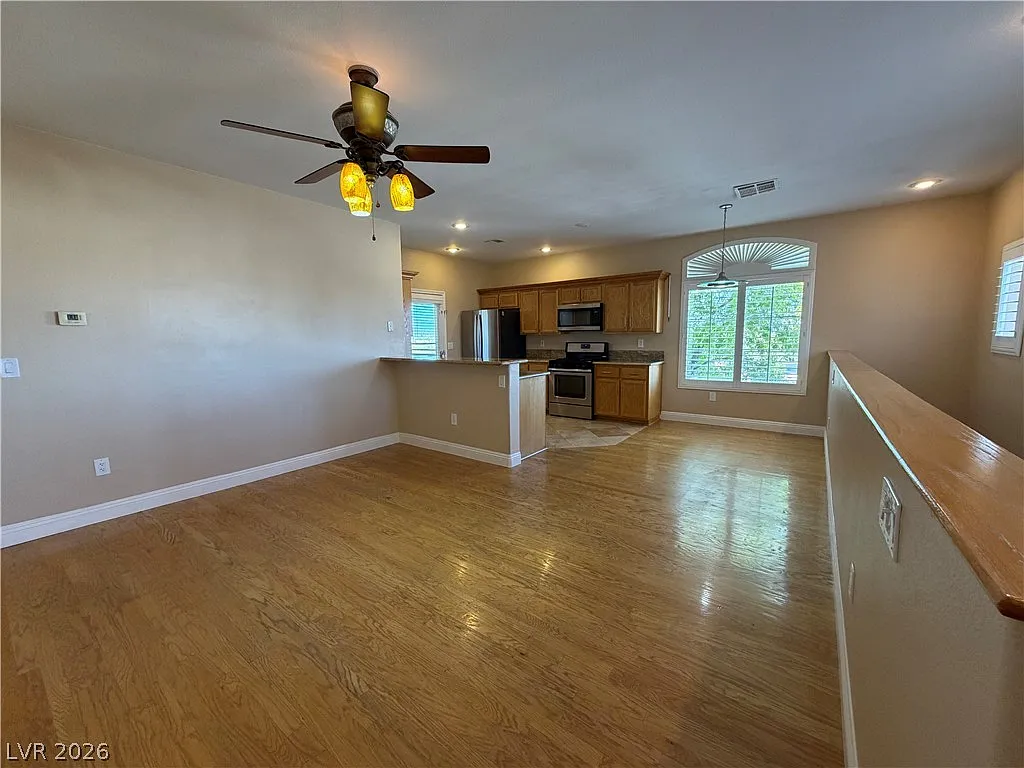 2 bed, 2.0 bath, 1263 sqft, $1,800 — Photo 2