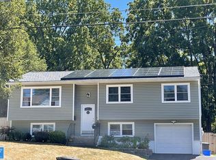 12 Lynbrook Rd, Poughkeepsie, NY 12603