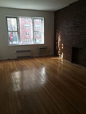 Rented by Acacia Realty | media 14