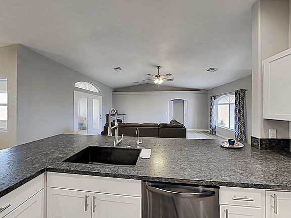 5th image of 3964 Cherry Tree Blvd