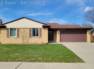 39370 Donald St, Livonia, MI