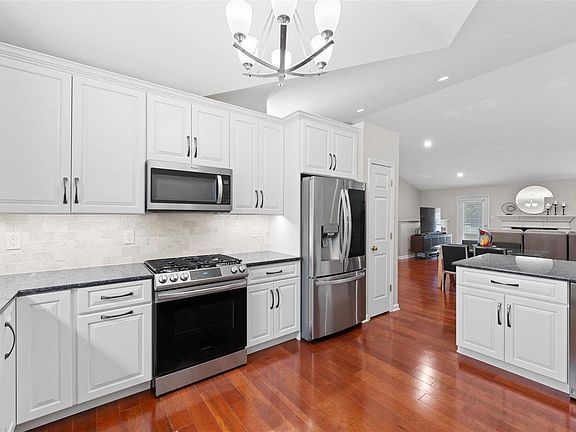 4th image of 1338 Redwood View Ct