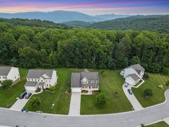3rd image of 1704 Hollow Oak Ct