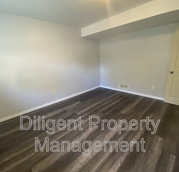 588 Howden St #5 — Photo 4