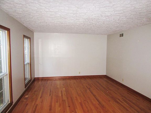 4th image of 3219 Cedar Ln