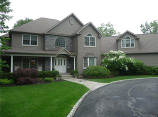 7 Sutherland Dr, Highland Mills, NY 10930