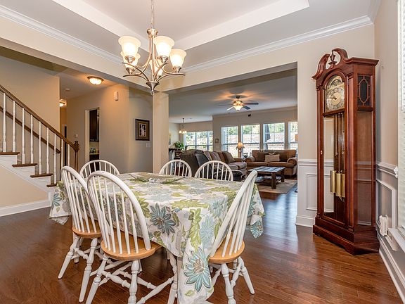 5th image of 2455 Chatham Dr