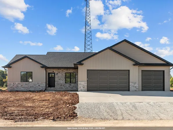 W5765 Roundstone Pl, Menasha, WI 54952
