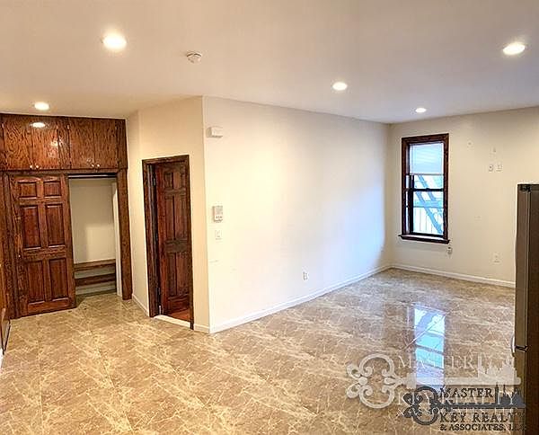 1st image of 4270 156th St APT 2CR