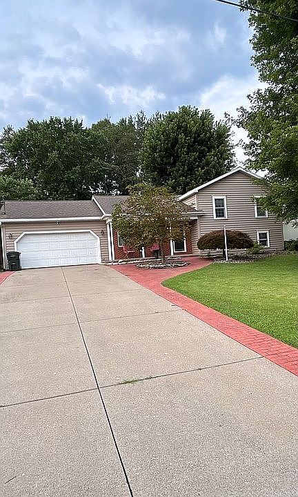 1st image of 24 Maple Shade Dr