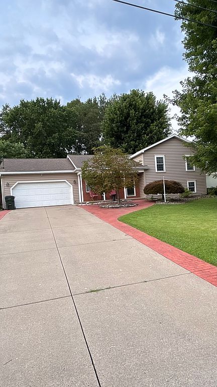 24 Maple Shade Dr - Property Image