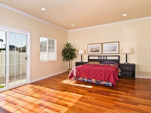 3rd image of 3637 Redwood Ave