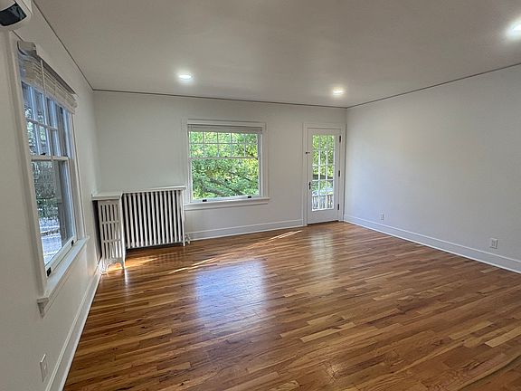 3rd image of 1008 W Hays St #1006-1