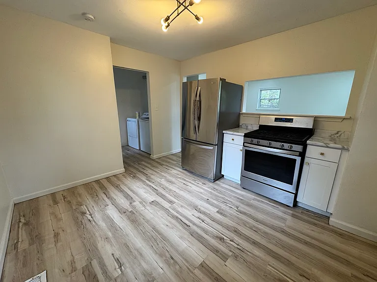 30247 Glenwood St — Photo 10