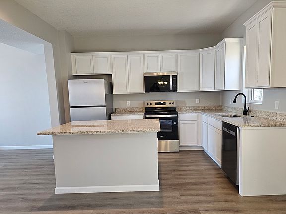 4th image of 3983 Creek Hill Dr