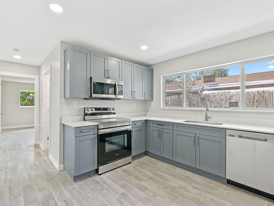 1st image of 504 SE 9th Court