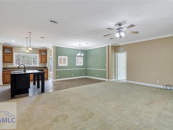 5th image of 47 Yellow Pine Rd
