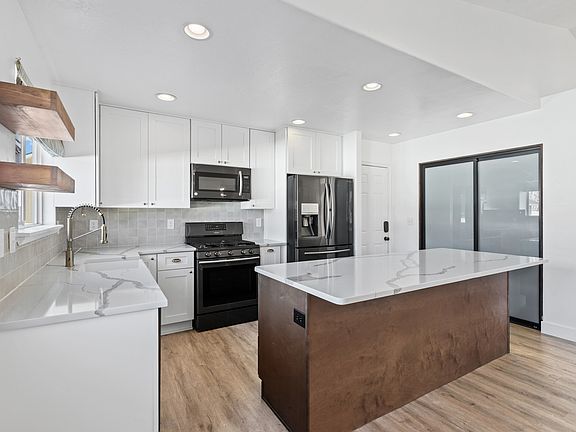 2nd image of 1572 S Bridle Path Loop