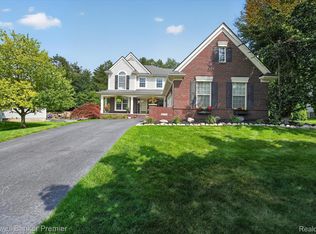 205 Franklin Lake Cir, Oxford, MI 48371