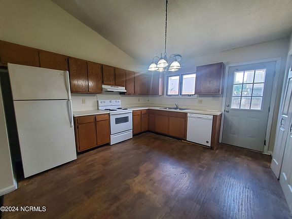 5th image of 1908 White Hollow Dr