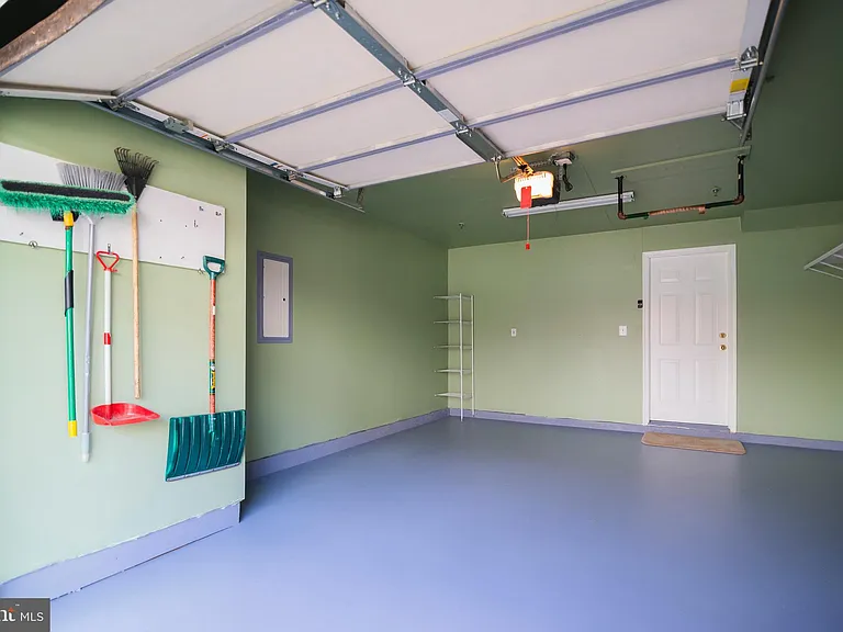 21785 Jarvis Sq — Photo 8
