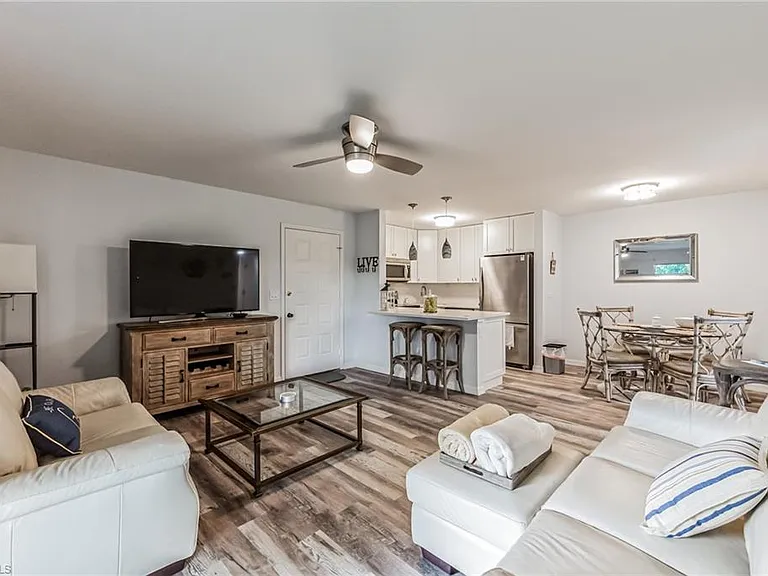 8081 S Woods Cir #10 — Photo 2