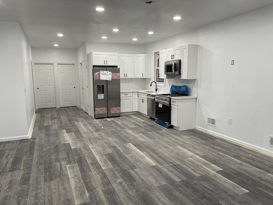 2nd image of 152 Market St Floor 1