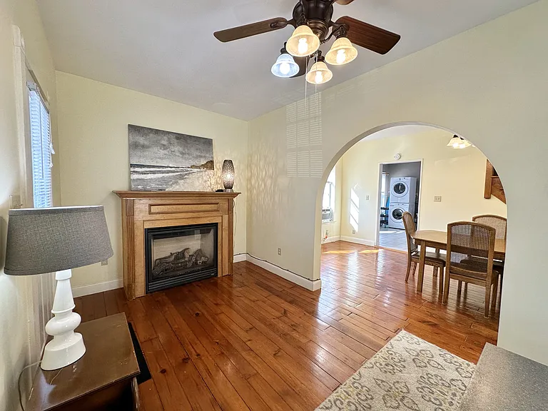 972 Cherry St — Photo 4