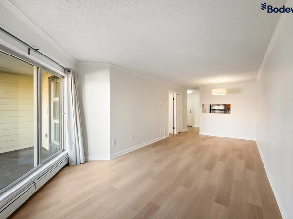 235 W 4th St, North Vancouver, BC V7M 1H8