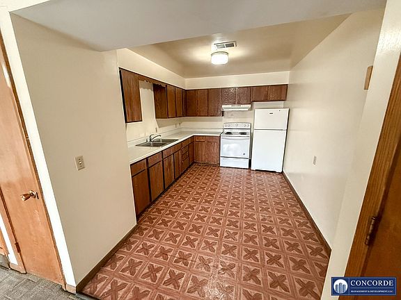 4th image of 1326 D St #8