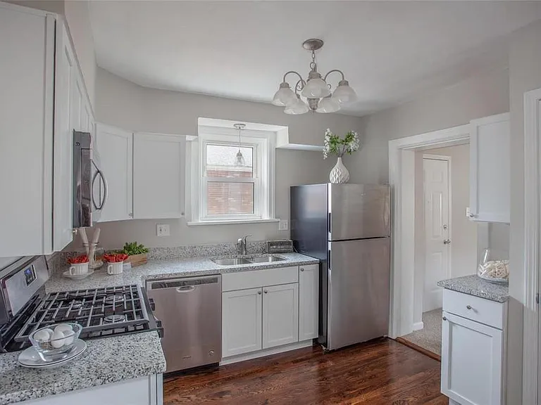 7045 Plymouth Ave — Photo 6
