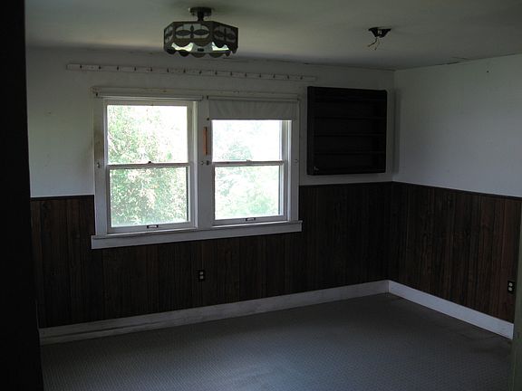 3rd image of 1923 Ewing Ave