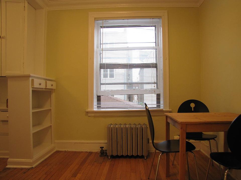 Large Din Rm/Den