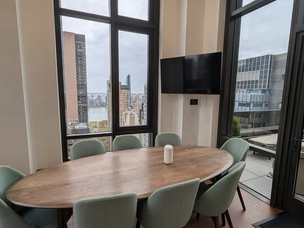 135 East 47th Street image 16 of 23