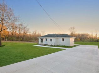 3021 Giddings Rd, Auburn Hills, MI 48326