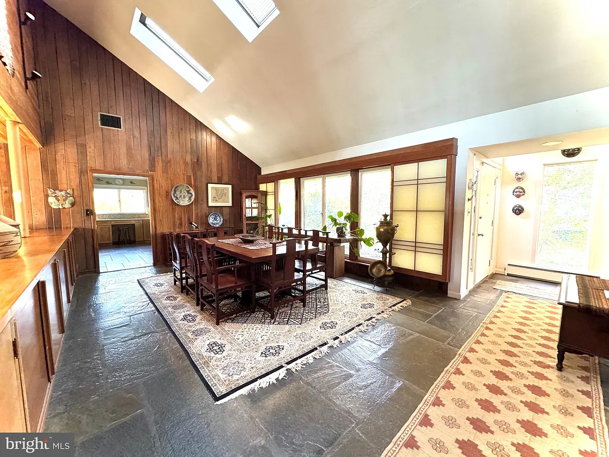 Building Photo - 6819 Selkirk Dr